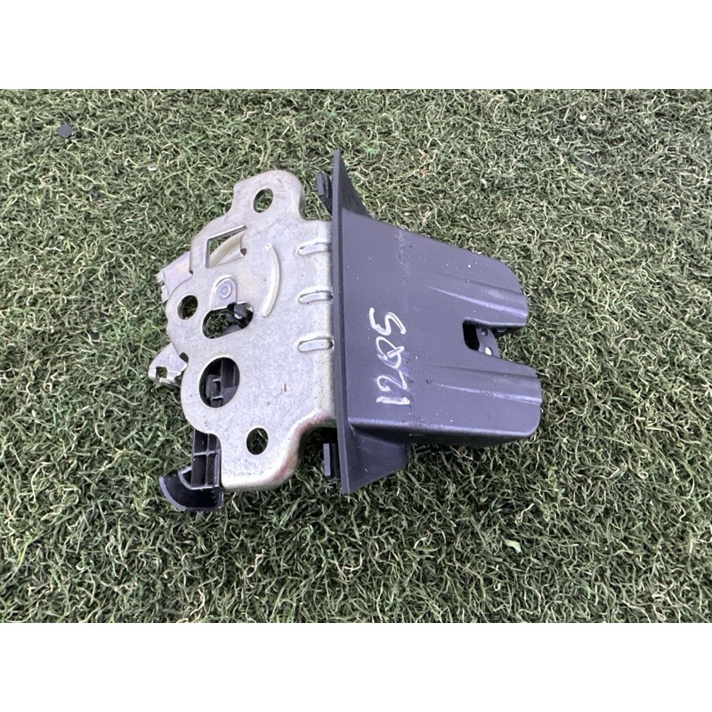 Замок багажника (кузов и элементы) AUDI Q5 8R 2012 3.2 8R0827505