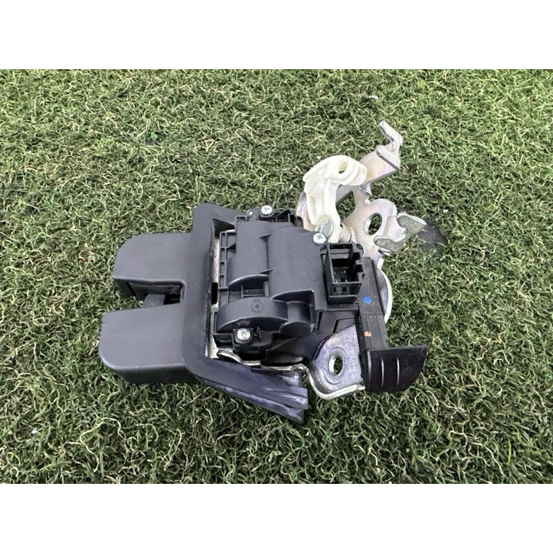 Замок багажника (кузов и элементы) AUDI Q5 8R 2012 3.2 8R0827505