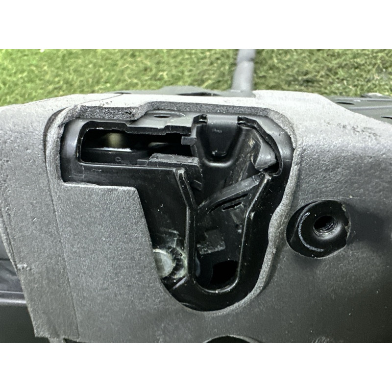 Замок дверей (кузов и элементы) LAND ROVER Range Rover L405 2014 5.0 LR063611