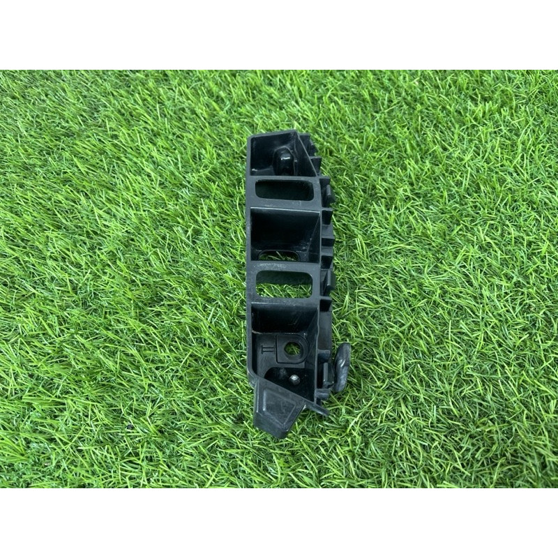 Кріплення бампера (кузов і елементи) Volkswagen Touareg NF 2011 3.0 TDI 7P6807050