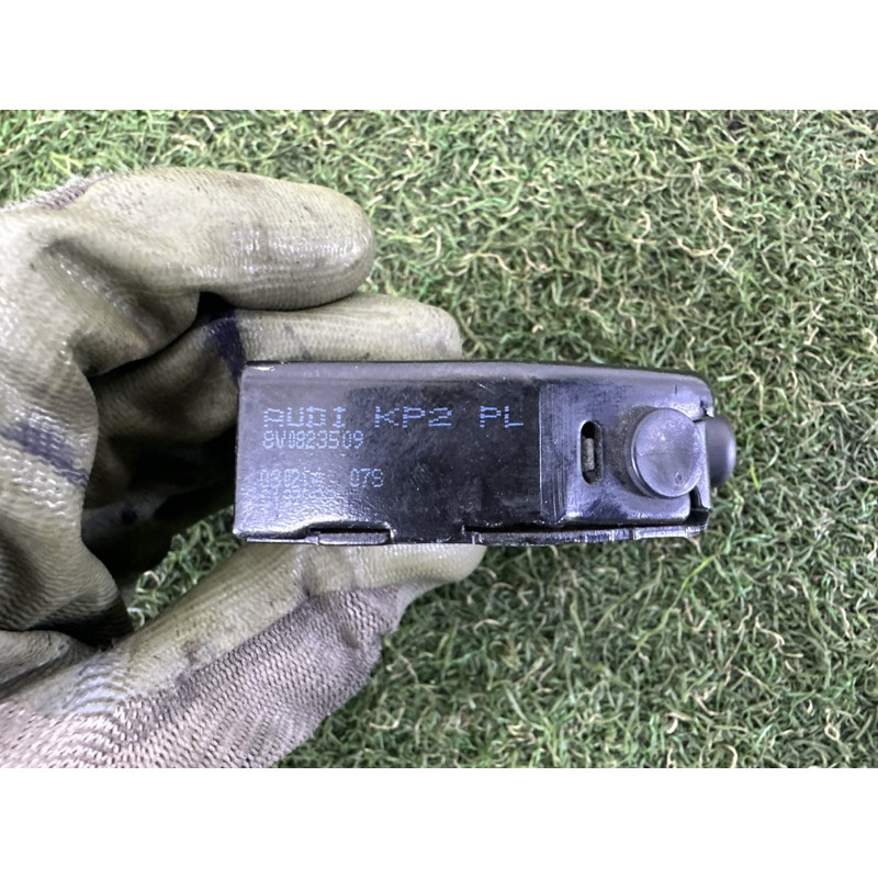 Замок капота (кузов і елементи) AUDI A3 8V 2015 1.8 8V0823509