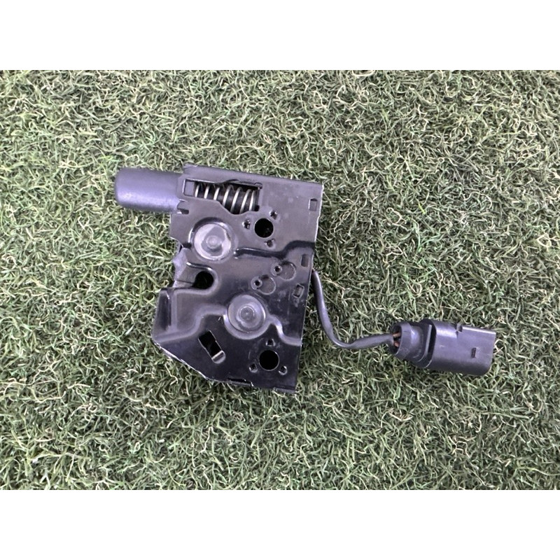 Замок капота (кузов і елементи) AUDI A3 8V 2015 1.8 8V0823509
