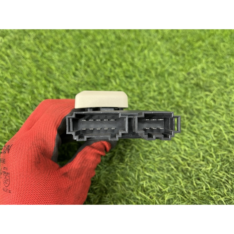Блок регулировки сидения (закрытая категория) AUDI Q5 8R 2010 3.2 CALB 8K0959748C