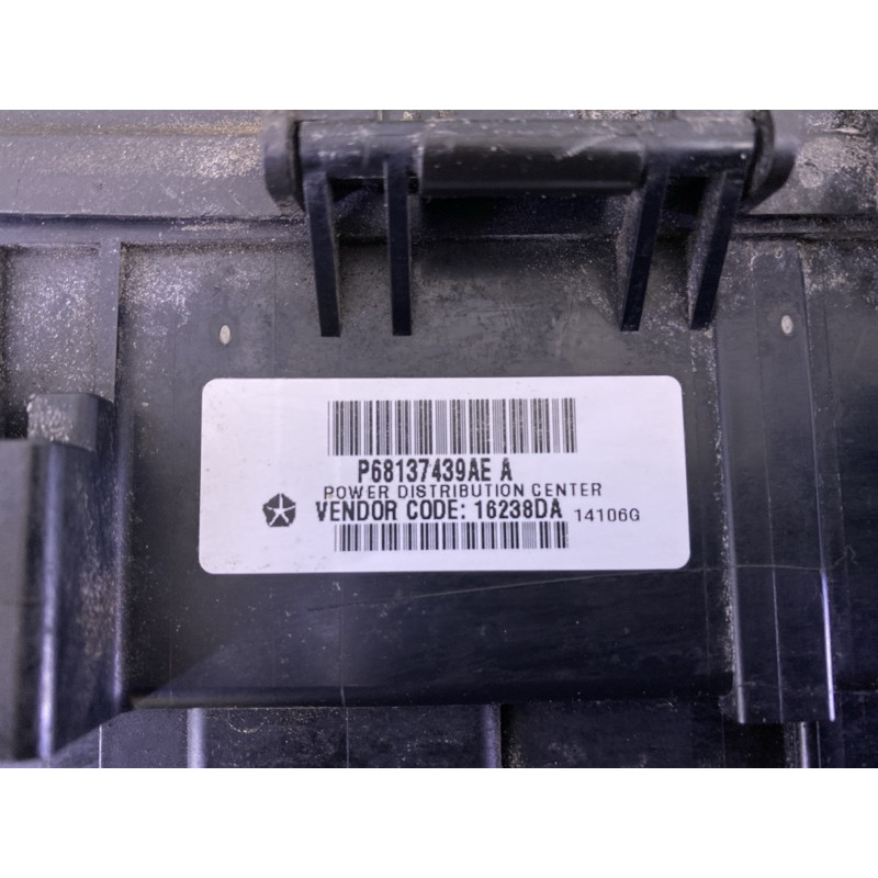 Блок предохранителей (электрика) Jeep Grand Cherokee WK2 2014 5.7 HEMi 68137439AD