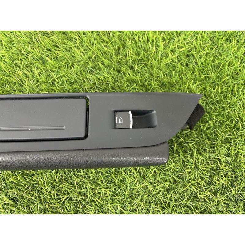 Подлокотник (салон) Volkswagen Touareg NF 2012 3.0 Hybrid CGFA 7P6868139DK84