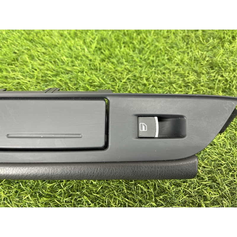 Подлокотник (салон) Volkswagen Touareg NF 2012 3.0 Hybrid CGFA 7P6868139DK84