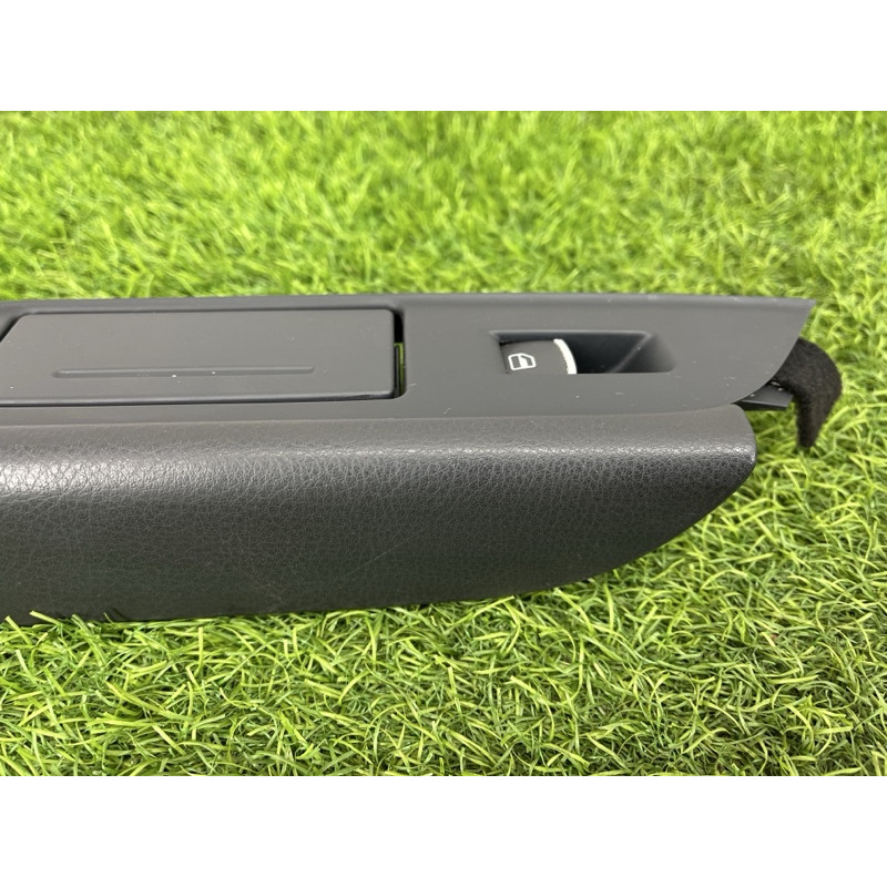 Подлокотник (салон) Volkswagen Touareg NF 2012 3.0 Hybrid CGFA 7P6868139DK84