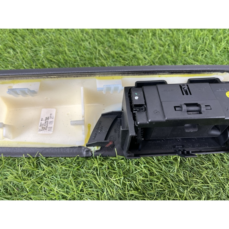 Подлокотник (салон) Volkswagen Touareg NF 2012 3.0 Hybrid CGFA 7P6868139DK84