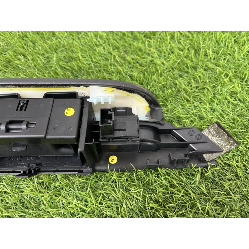 Подлокотник (салон) Volkswagen Touareg NF 2012 3.0 Hybrid CGFA 7P6868139DK84
