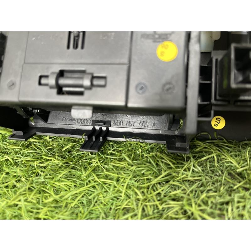 Подлокотник (салон) Volkswagen Touareg NF 2012 3.0 Hybrid CGFA 7P6868139DK84