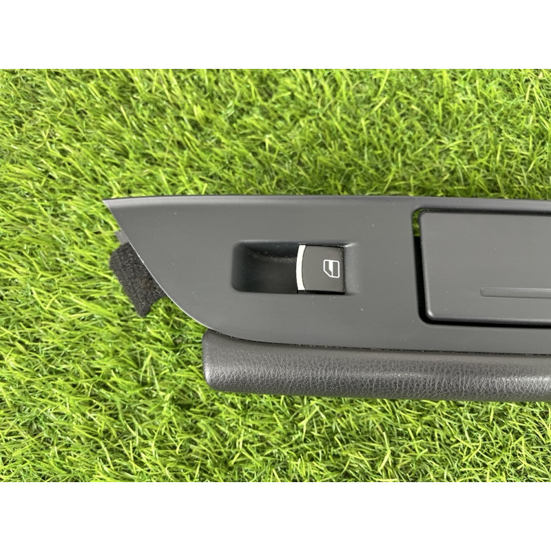 Подлокотник (салон) Volkswagen Touareg NF 2012 3.0 Hybrid CGFA 7P6868140DK84