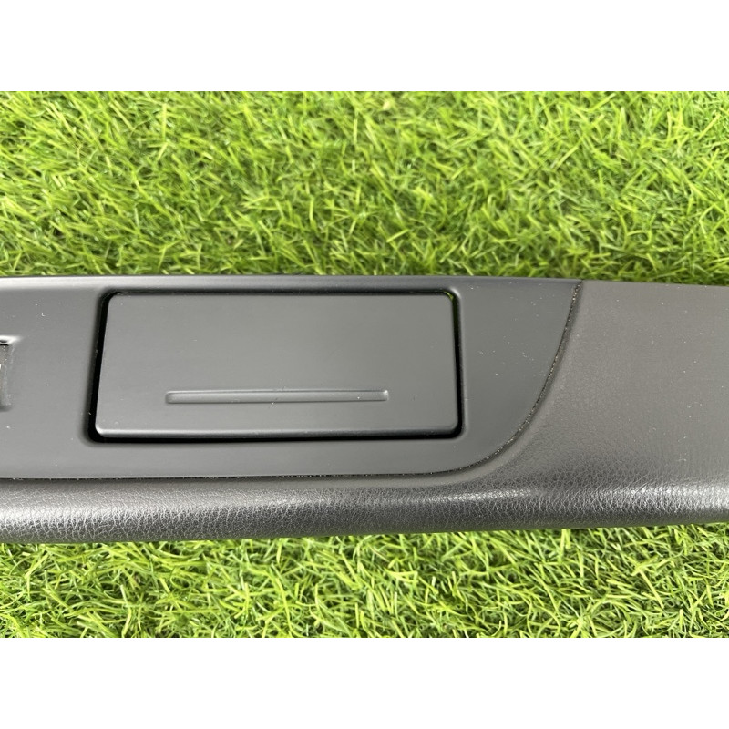 Подлокотник (салон) Volkswagen Touareg NF 2012 3.0 Hybrid CGFA 7P6868140DK84
