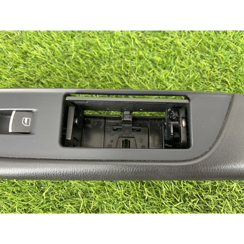 Подлокотник (салон) Volkswagen Touareg NF 2012 3.0 Hybrid CGFA 7P6868140DK84