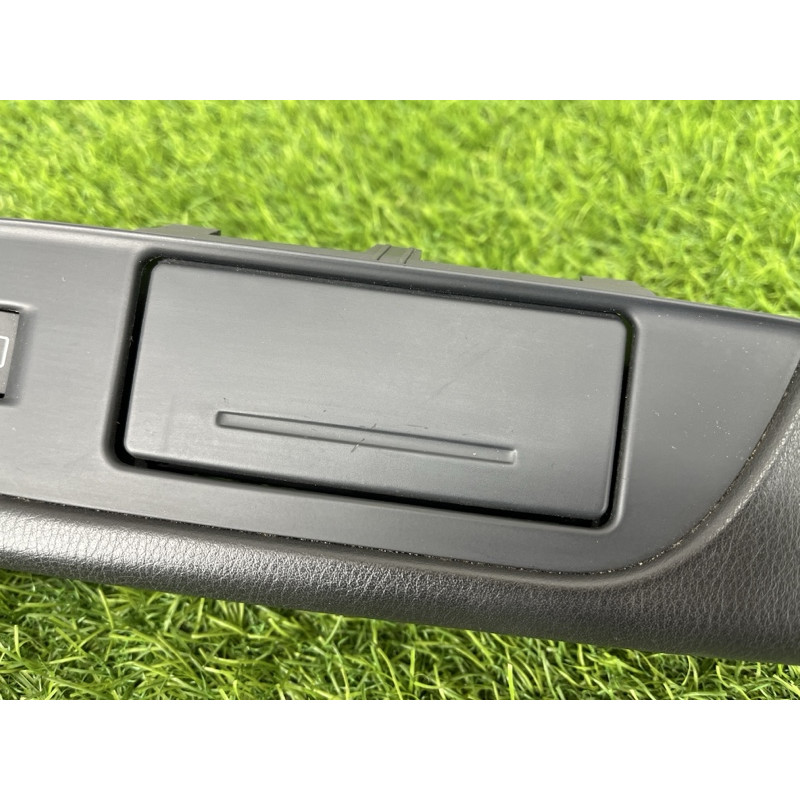 Подлокотник (салон) Volkswagen Touareg NF 2012 3.0 Hybrid CGFA 7P6868140DK84