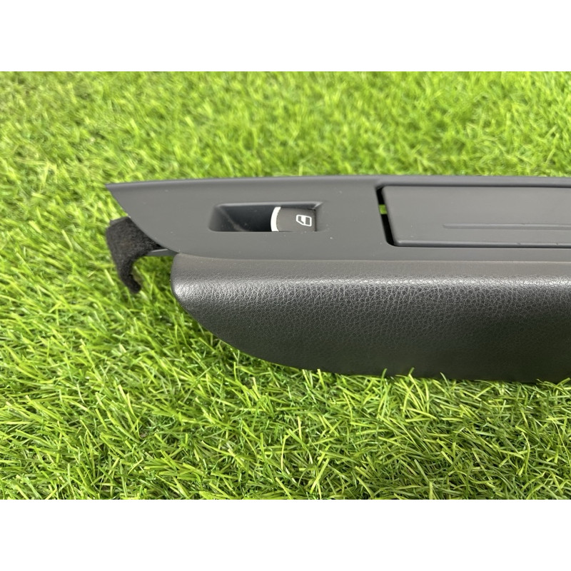 Подлокотник (салон) Volkswagen Touareg NF 2012 3.0 Hybrid CGFA 7P6868140DK84