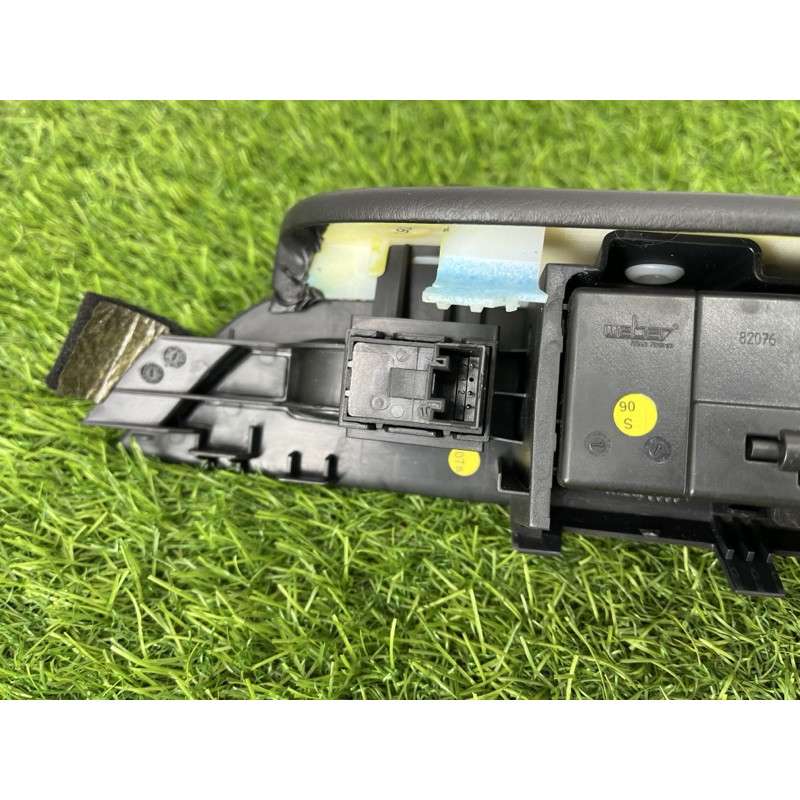 Подлокотник (салон) Volkswagen Touareg NF 2012 3.0 Hybrid CGFA 7P6868140DK84