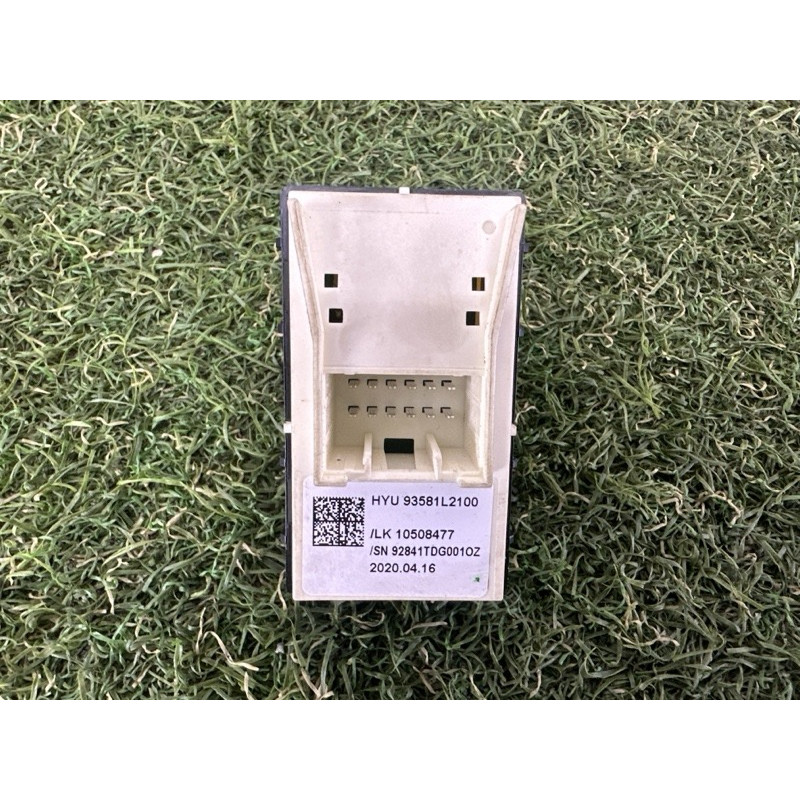 Кнопка стеклоподъемника (электрика / кнопки) KIA K5 DL3 2021 1.6 93581L2100