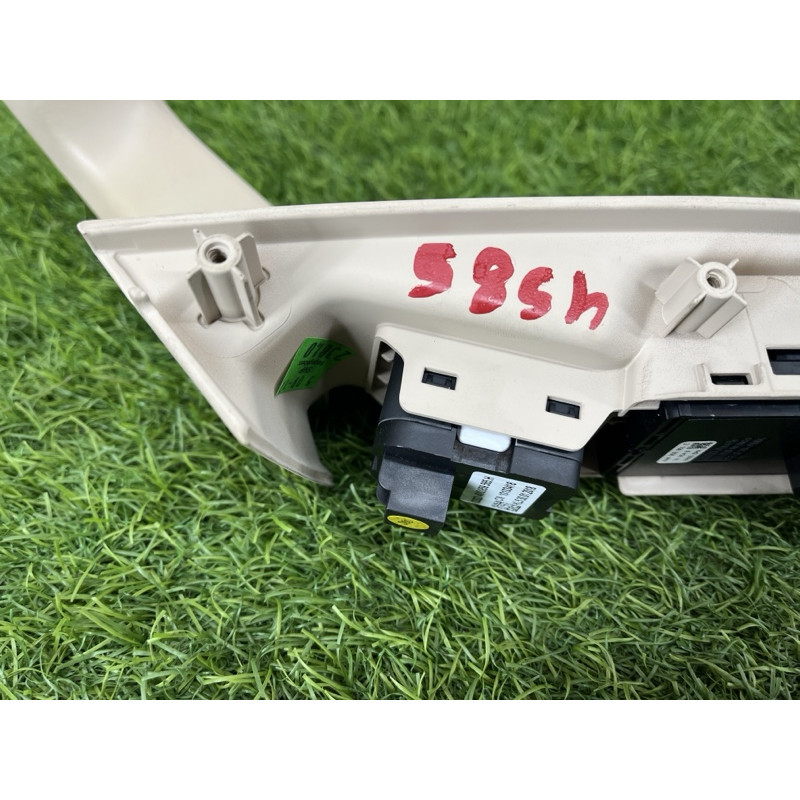 Накладка кнопок склопідйомника (салон) AUDI A4 B9 2018 2.0 DBPA 8W1867171ABV2