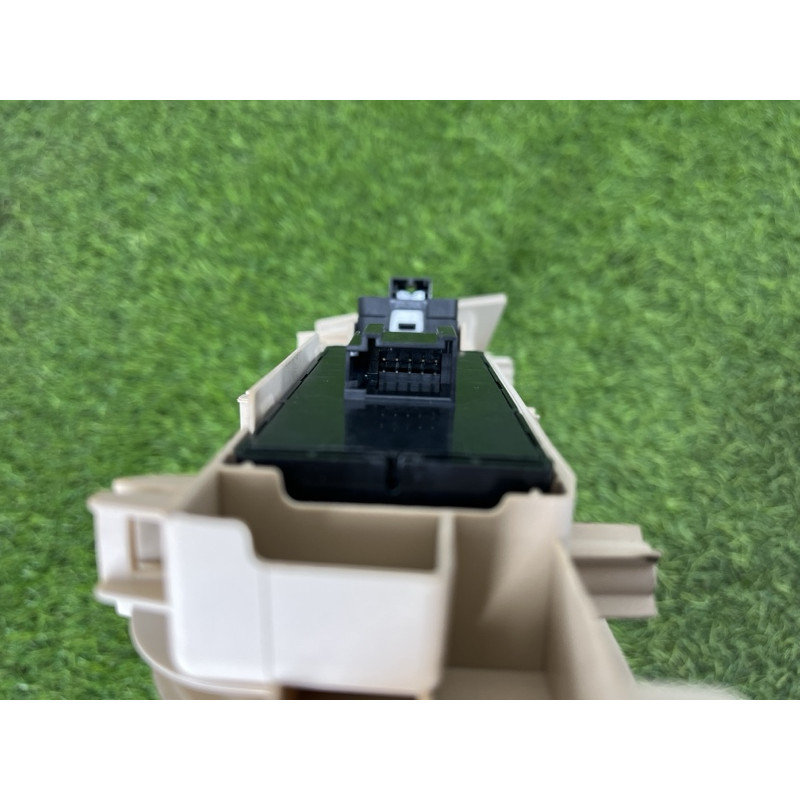 Накладка кнопок склопідйомника (салон) AUDI A4 B9 2018 2.0 DBPA 8W1867171ABV2