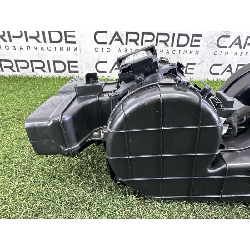 Корпус пічки (обігрів та кондиціювання) BMW X5 F15 2015 3.0 64119272626