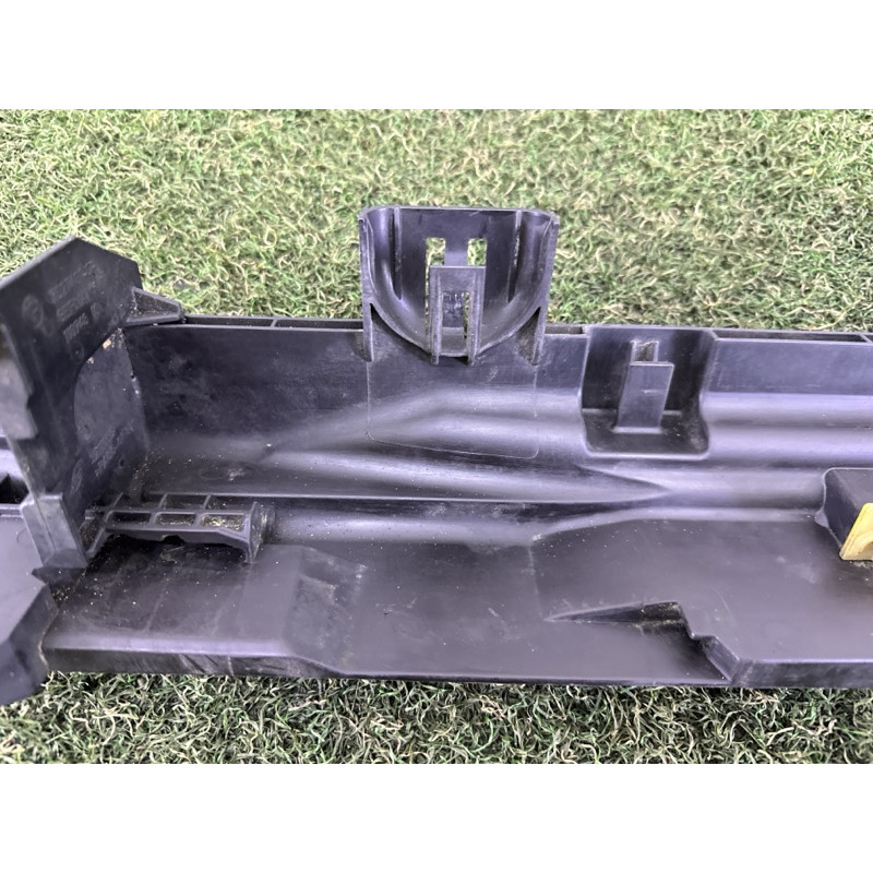 Кронштейн радіатора (кузов і елементи) BMW 3-series E90 2010 3.0 N54 17107524914