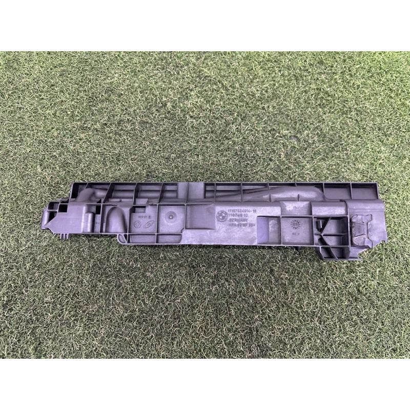 Кронштейн радіатора (кузов і елементи) BMW 3-series E90 2010 3.0 N54 17107524914