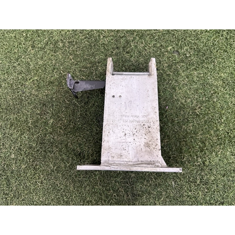 Кронштейн посилювача бампера (скло та дзеркала) AUDI Q5 8R 2012 3.2 8R0807133