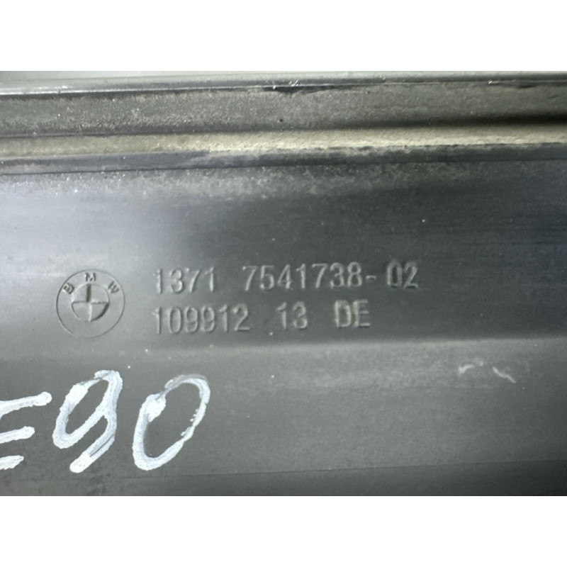 Повітрозабірник (подача палива) BMW 3-series E90 2010 3.0 N54 13717541738