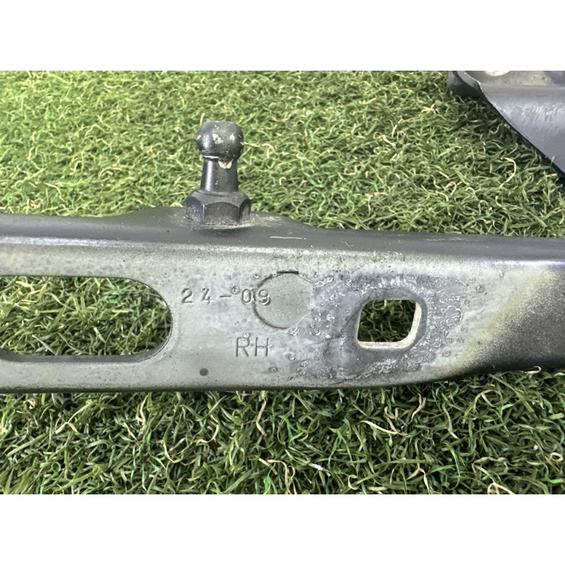 Петля капота (кузов і елементи) AUDI Q5 8R 2010 3.2 CALB 8R0823302A