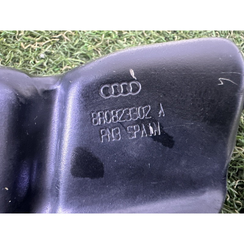 Петля капота (кузов і елементи) AUDI Q5 8R 2010 3.2 CALB 8R0823302A