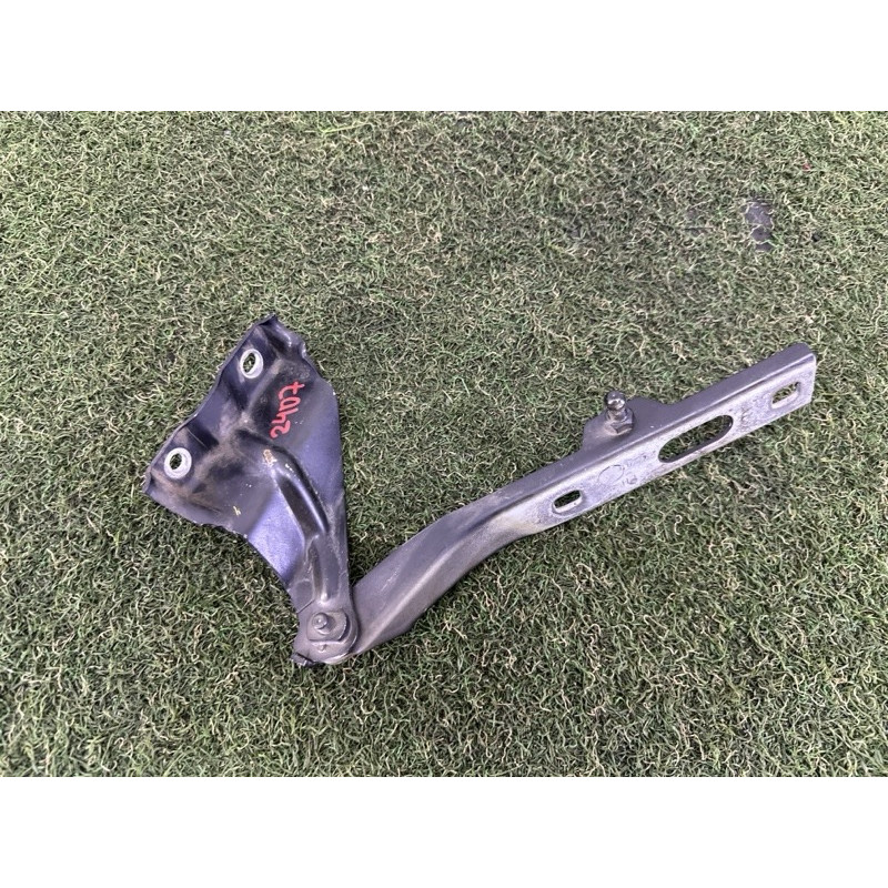 Петля капота (кузов и элементы) AUDI Q5 8R 2010 3.2 CALB 8R0823301A
