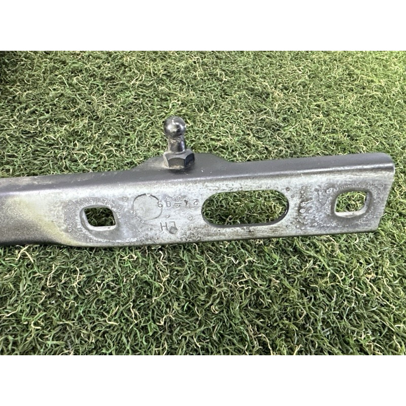 Петля капота (кузов и элементы) AUDI Q5 8R 2010 3.2 CALB 8R0823301A