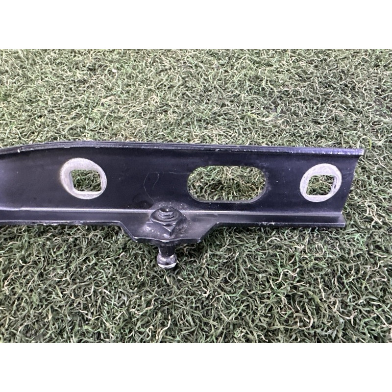 Петля капота (кузов и элементы) AUDI Q5 8R 2010 3.2 CALB 8R0823301A