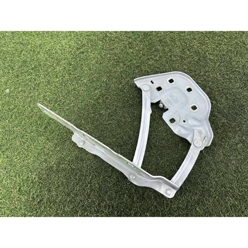 Петля капота (кузов и элементы) LAND ROVER Range Rover Velar L560 2018 2.0 LR111644