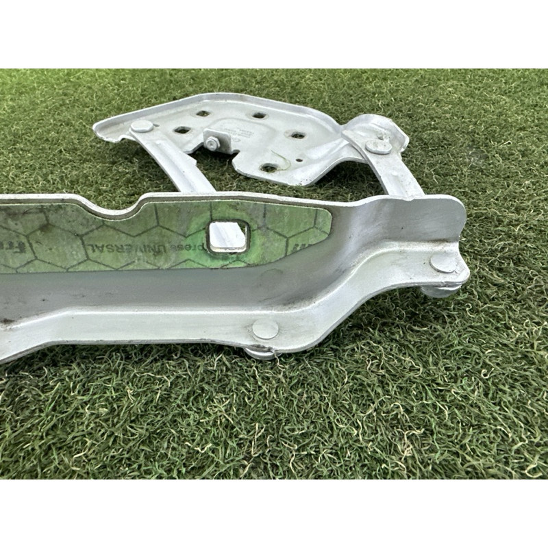 Петля капота (кузов и элементы) LAND ROVER Range Rover Velar L560 2018 2.0 LR111644