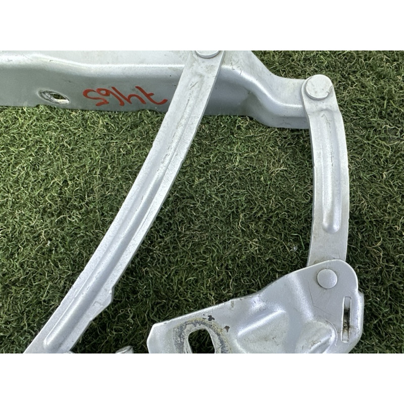 Петля капота (кузов и элементы) LAND ROVER Range Rover Velar L560 2018 2.0 LR111644