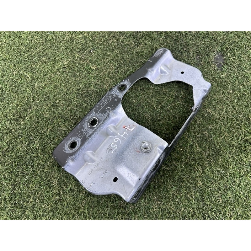 Крепление крыла (кузов и элементы) LAND ROVER Range Rover Velar L560 2018 2.0 LR092010