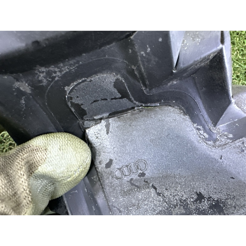 Воздуховод радиатора (кузов и элементы) AUDI Q5 8R 2012 3.2 8R0121284J
