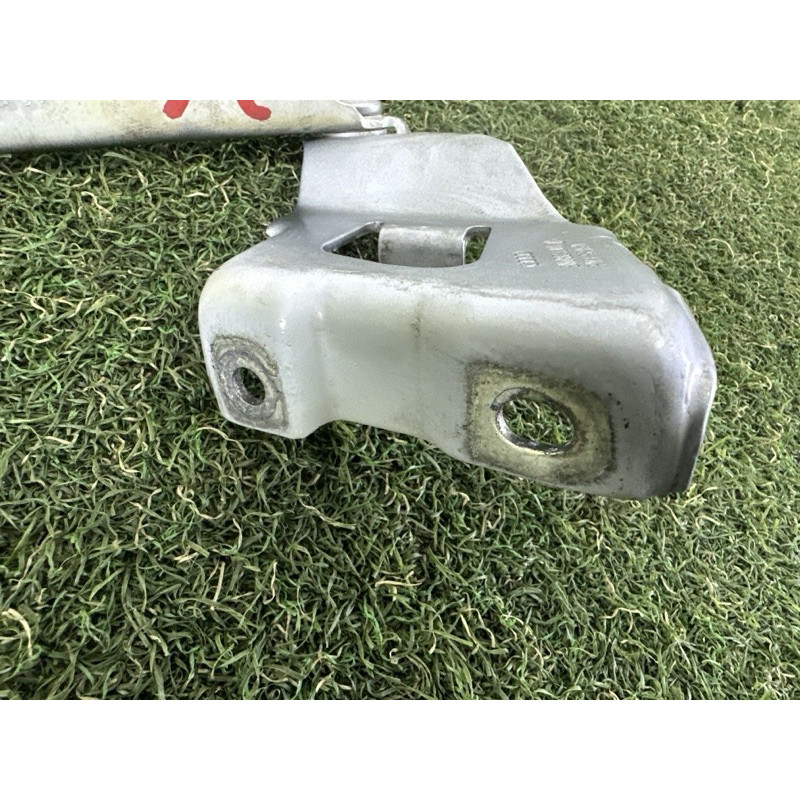 Петля капота (кузов и элементы) AUDI A4 B8 2010 2.0 CAEB 8K0823301D
