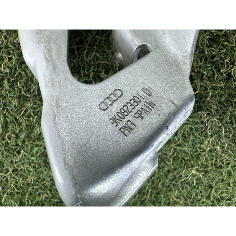 Петля капота (кузов и элементы) AUDI A4 B8 2010 2.0 CAEB 8K0823301D