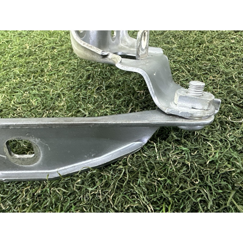 Петля капота (кузов и элементы) AUDI A4 B8 2010 2.0 CAEB 8K0823301D