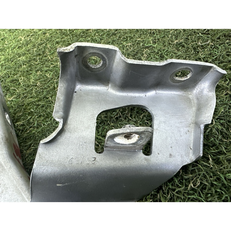 Петля капота (кузов и элементы) AUDI A4 B8 2010 2.0 CAEB 8K0823301D
