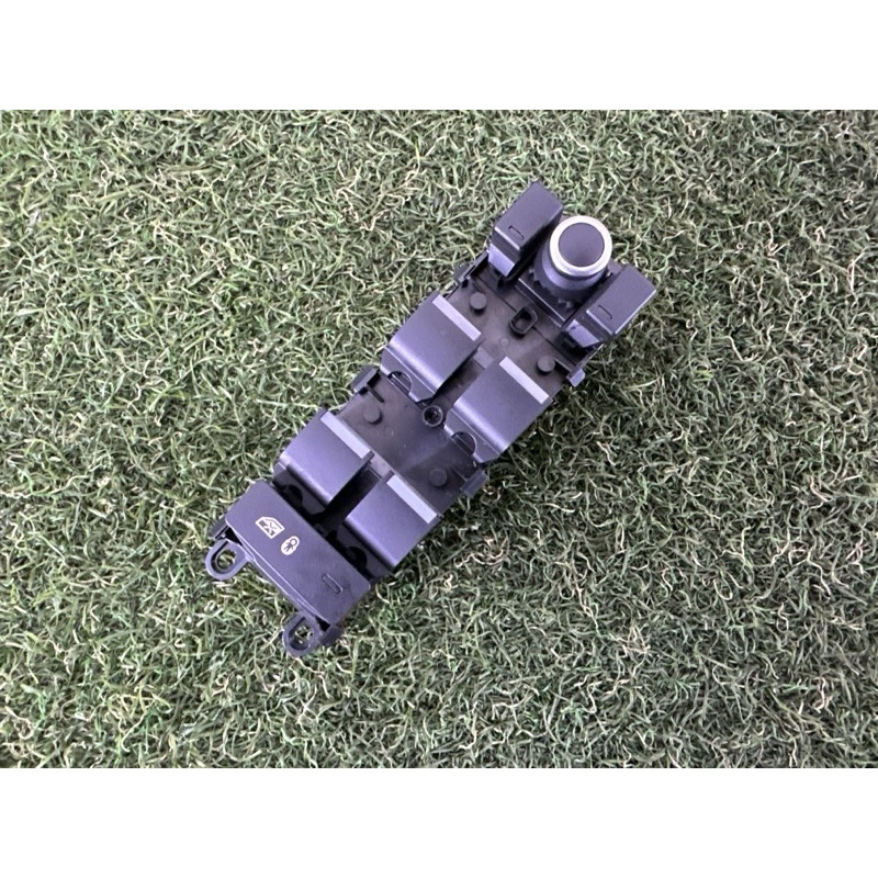 Блок кнопок склопідйомників (електрика / кнопки) LAND ROVER Range Rover Velar L560 2018 2.0 LR085481