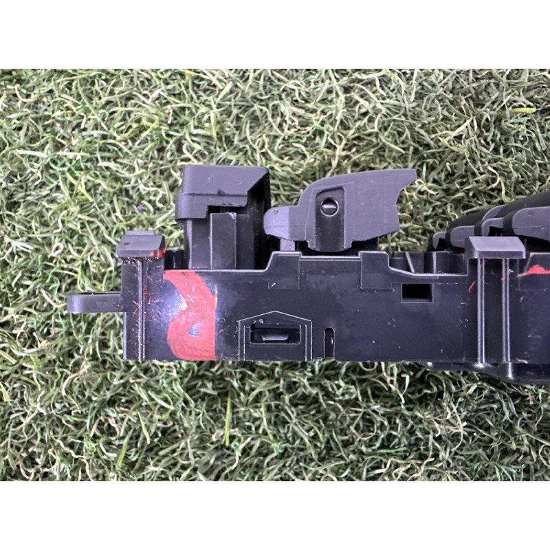 Блок кнопок склопідйомників (електрика / кнопки) LAND ROVER Range Rover Velar L560 2018 2.0 LR085481