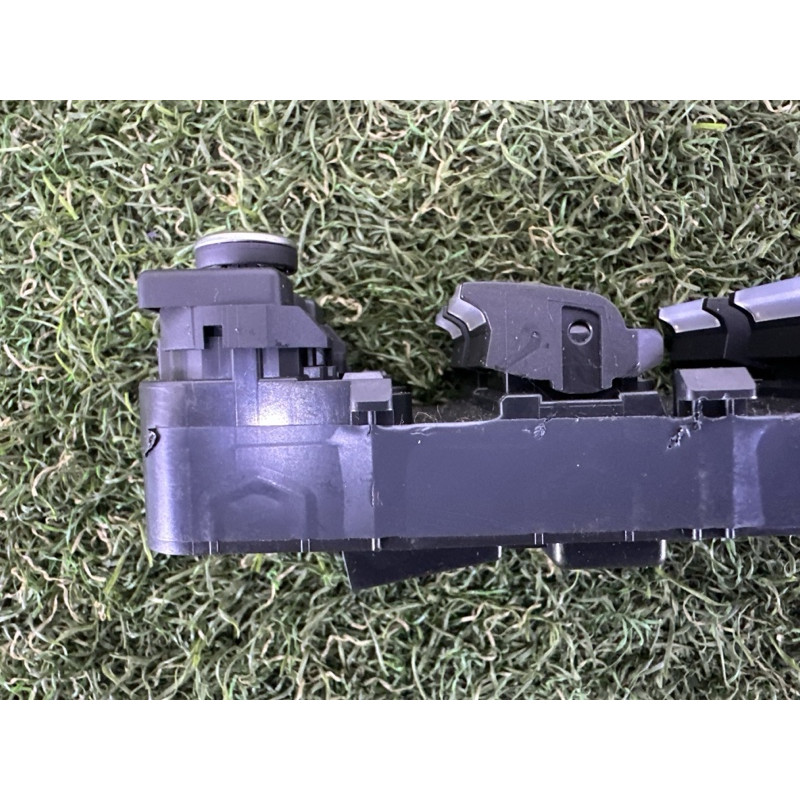 Блок кнопок склопідйомників (електрика / кнопки) LAND ROVER Range Rover Velar L560 2018 2.0 LR085481