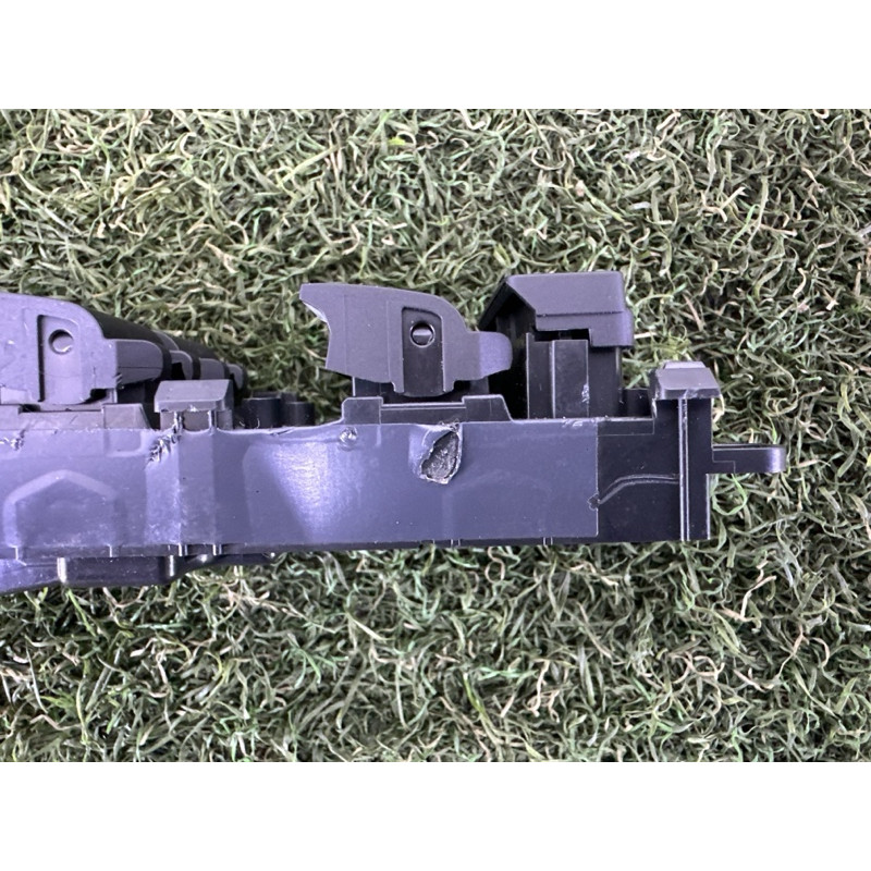 Блок кнопок склопідйомників (електрика / кнопки) LAND ROVER Range Rover Velar L560 2018 2.0 LR085481