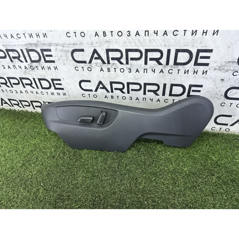 Накладка сидения (салон) Volkswagen Touareg NF 2013 3.6 CGRA 7P6881313C82V
