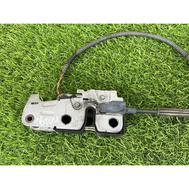 Замок капота (кузов и элементы) Volkswagen Touareg NF 2011 3.6 7P6823509