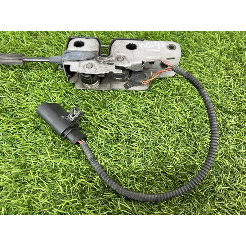 Замок капота (кузов и элементы) Volkswagen Touareg NF 2011 3.6 7P6823509