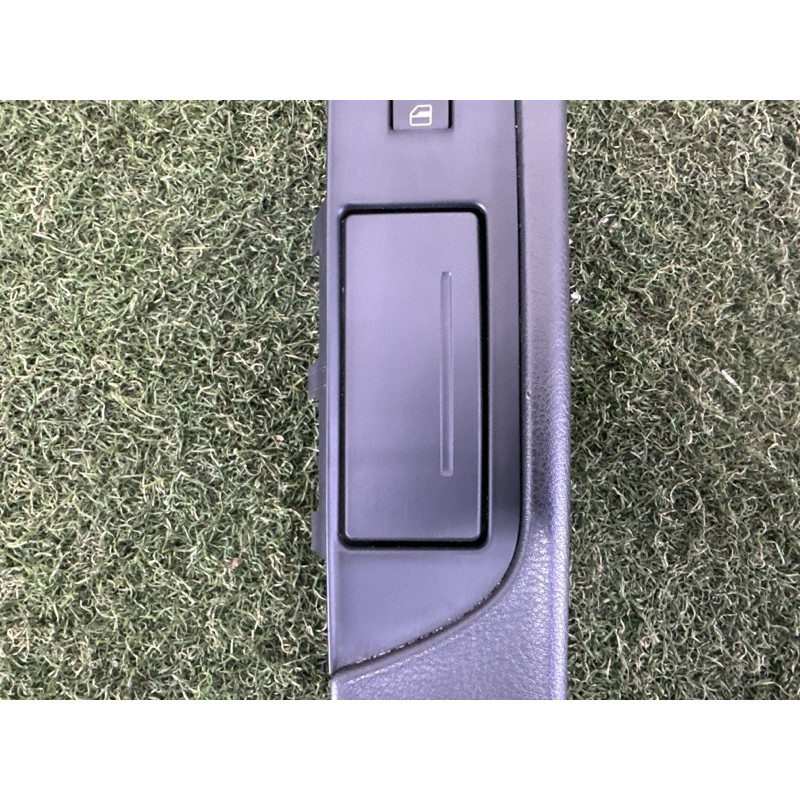 Подлокотник (салон) Volkswagen Touareg NF 2012 3.0 7P6868139DK84